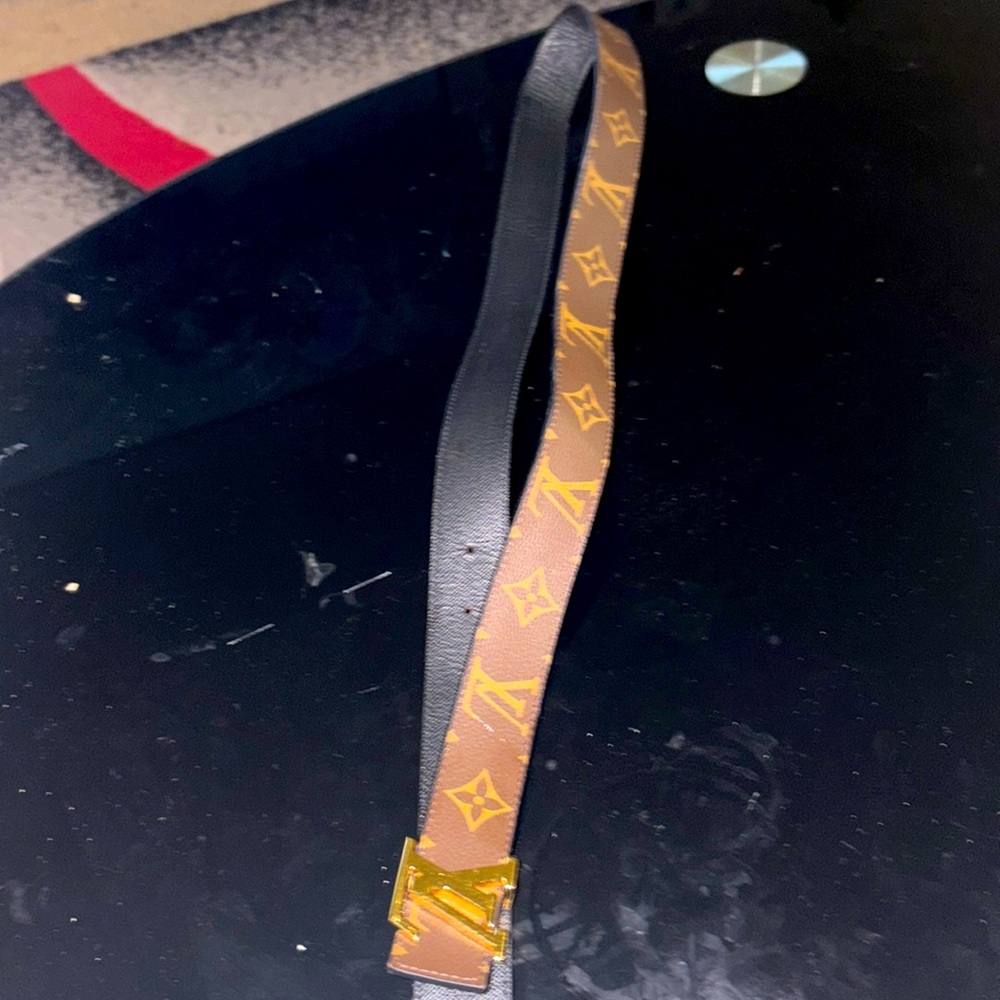 Women’s or unisex louie Vuitton belt
